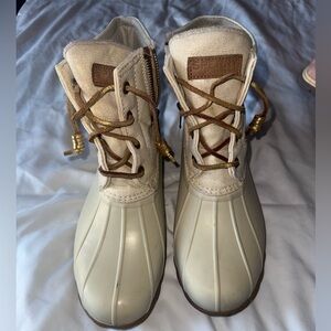 Women's boots size 7 light beige color
